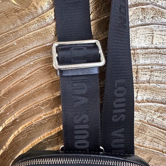 Louis Vuitton Amazon Sling Bag Damier Graphite - Picture 15 of 16